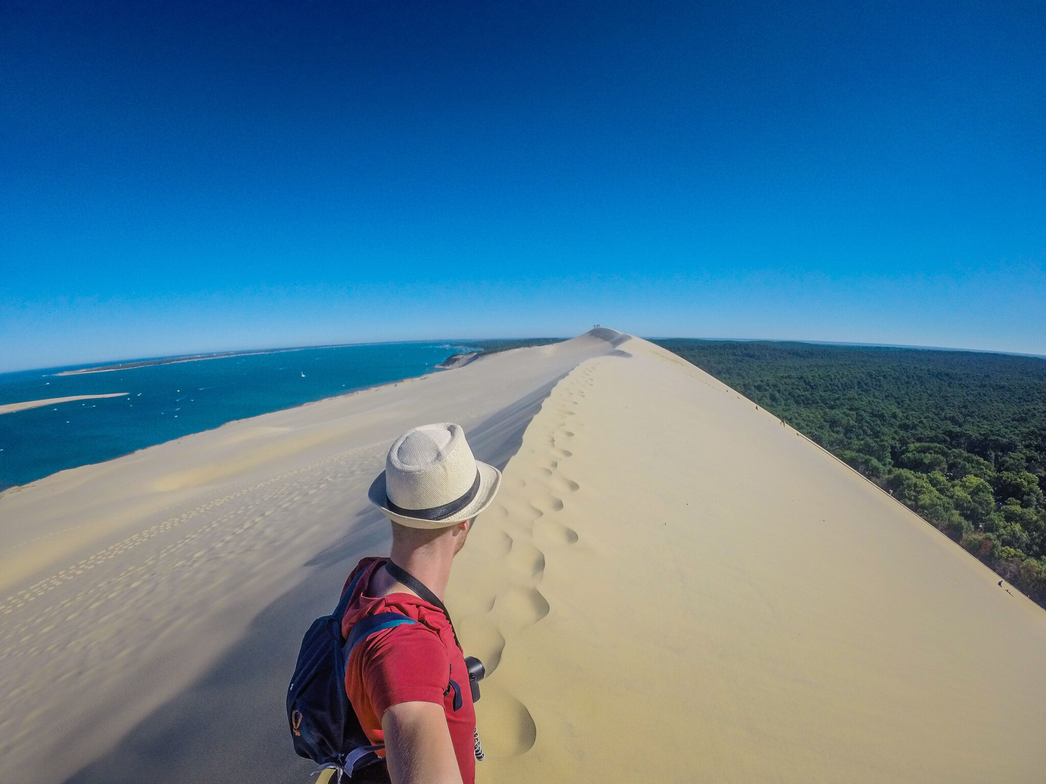 Ceci est une personne qui visite les dunes du pilat